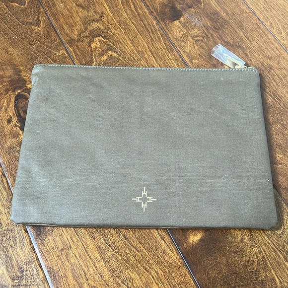 India Hicks Beetle Clutch - Picture 2 of 6